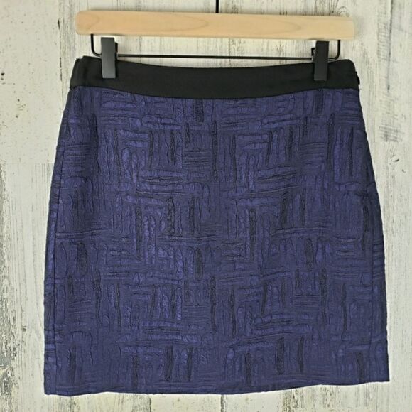 Banana Republic Textured Mini Skirt Sz 4 - Picture 1 of 6